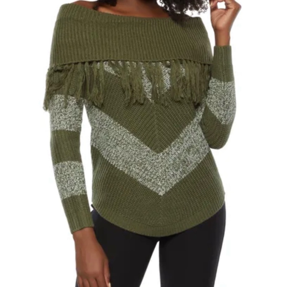 Green Off-the-Shoulder Sweater with Chevron Pattern and Chunky Knit Texture